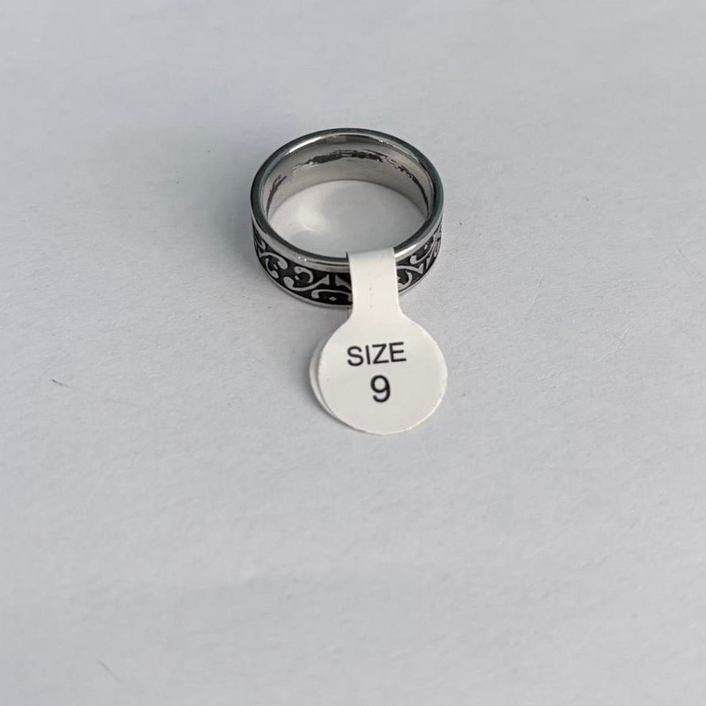 Scroll pattern band ring same