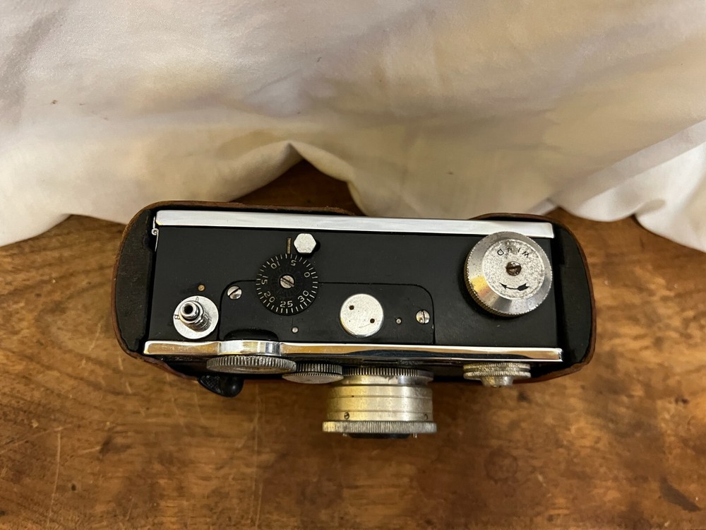 - Vintage UNTESTED - Argus: C3 w/ Leather Case