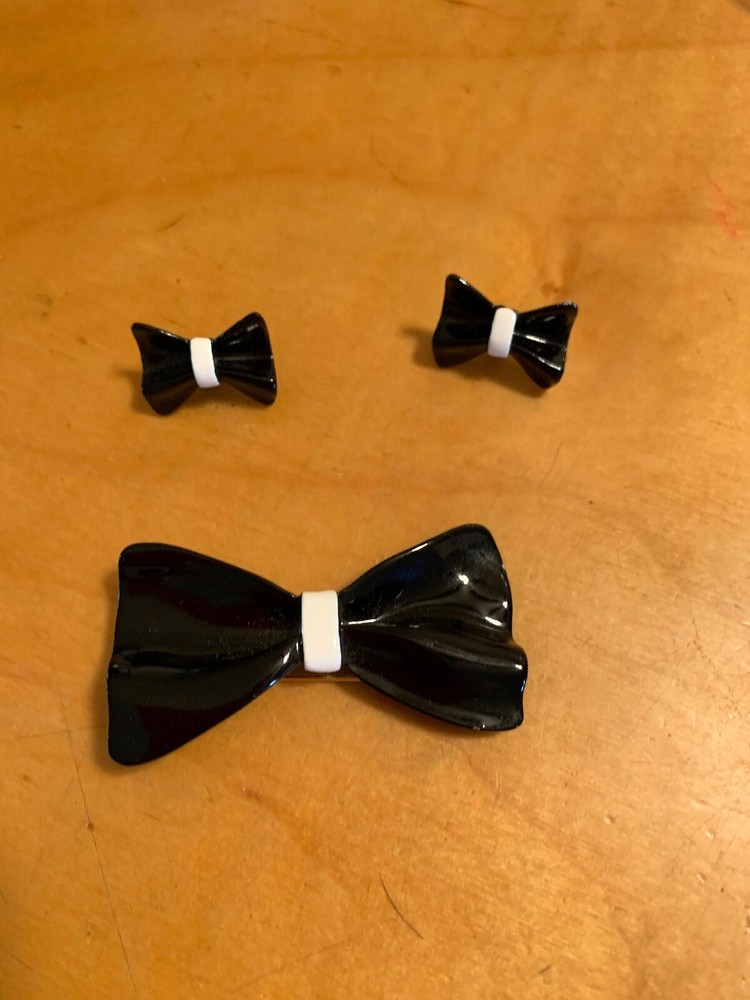 black enamel bow & post earrings W1