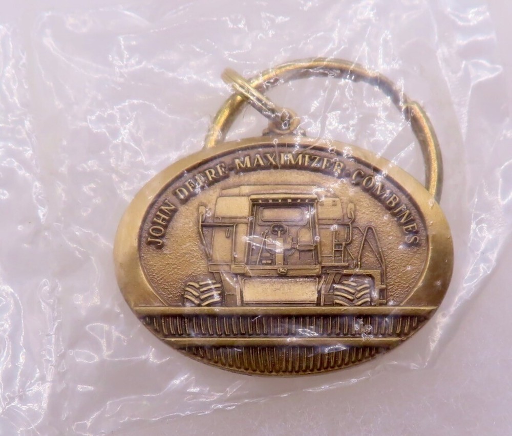 JOHN DEERE Maximizer Combine Keychain Fob 
