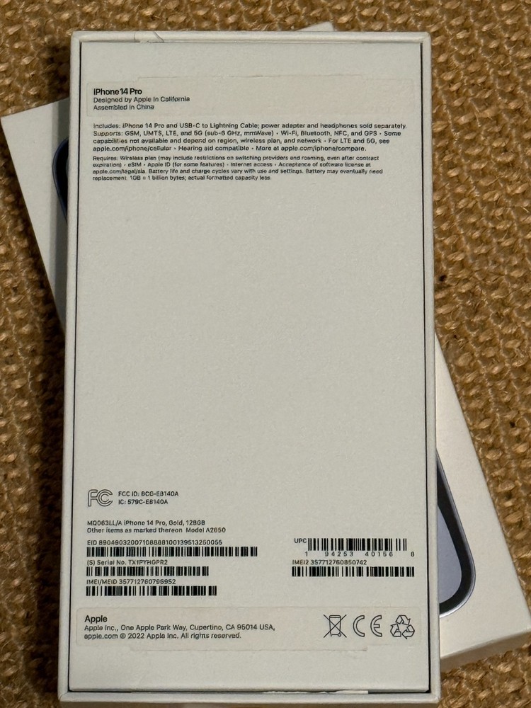 Apple iPhone 14 & 14 Pro boxes