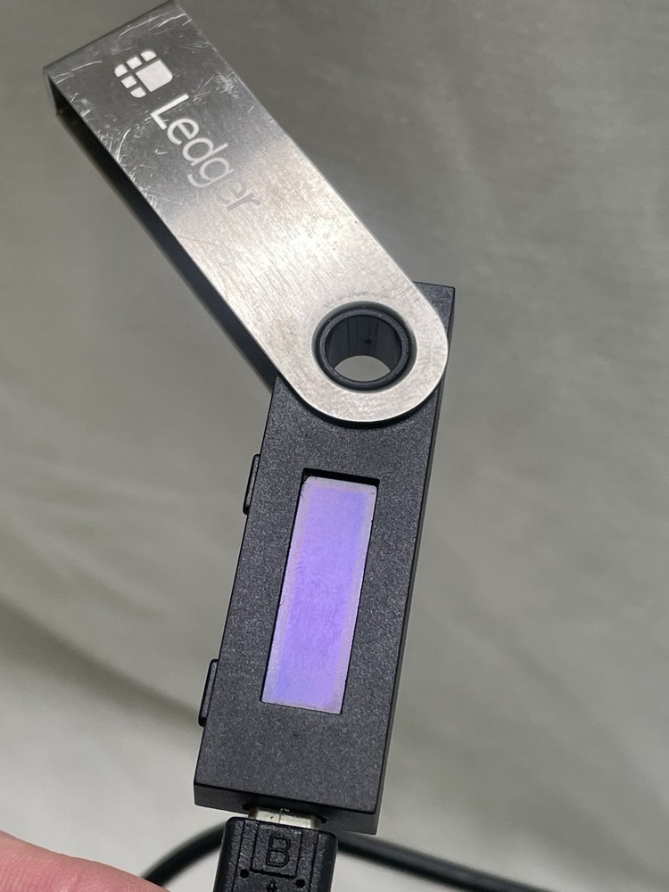 Ledger Nano S Crypto Hardware Wallet