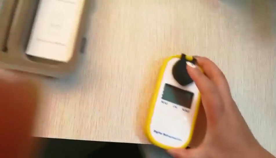 Portable Alcohol Refractometer Digital Display Magnetic Wine Refractometer