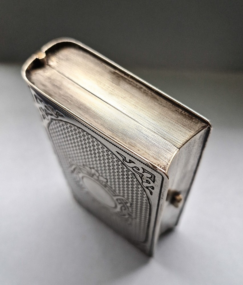 Exceptional antique Russian solid silver cigarette box, Moscow 1882