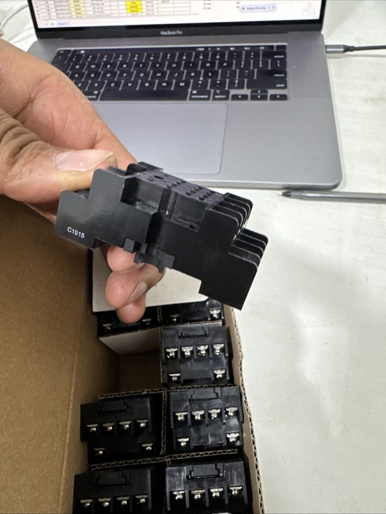 YOUNG NDSQ-14 7AMP 300V RELAY SOCKET