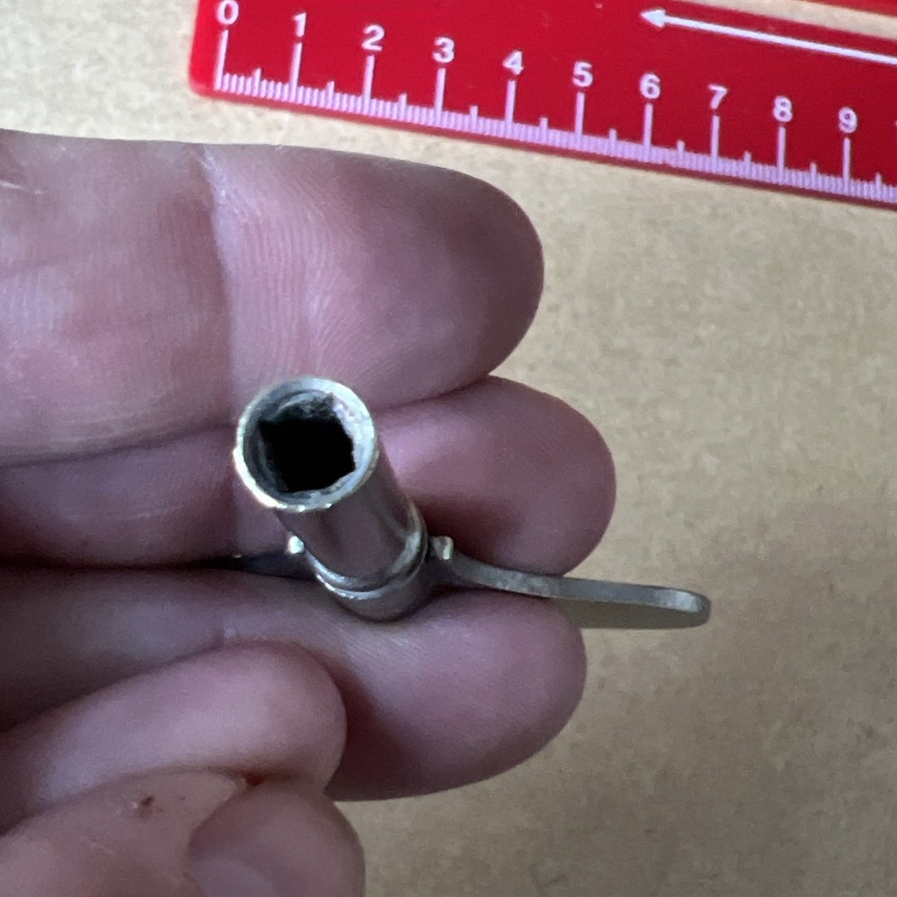 Vintage smiths Clock key for mantle clock - 3.75mm