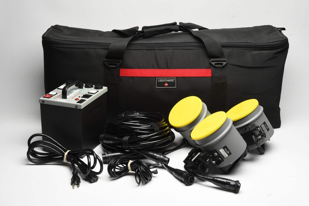 Dyna-Lite M800E Studio Flash Kit 3X Strobes, Lightware Case, Very Nice!