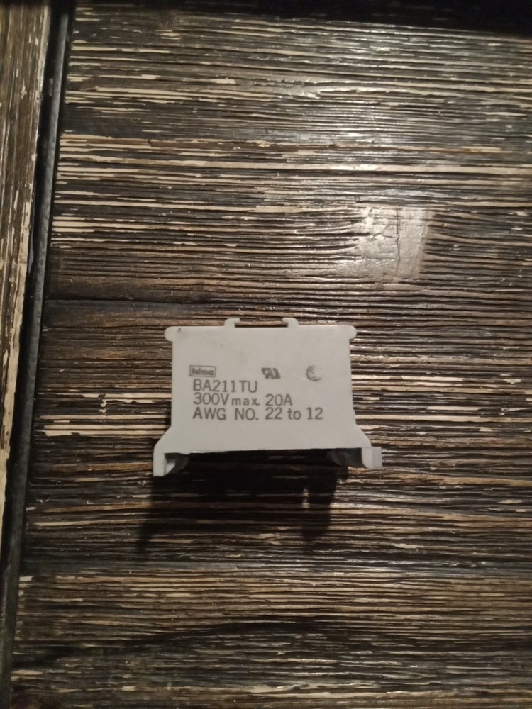 Idec BA211TU 20A 300V Terminal Block
