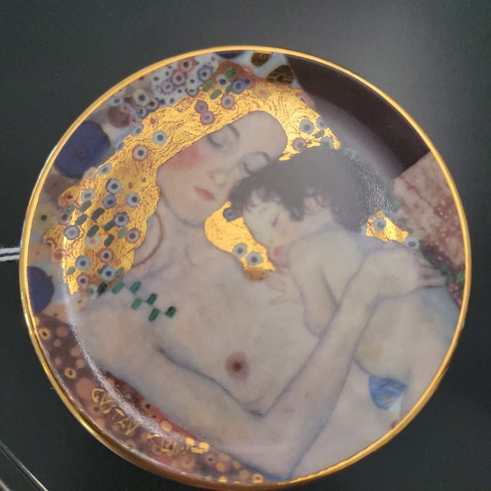 Goebel Mini Vases 4 W/ Two Mini Plates