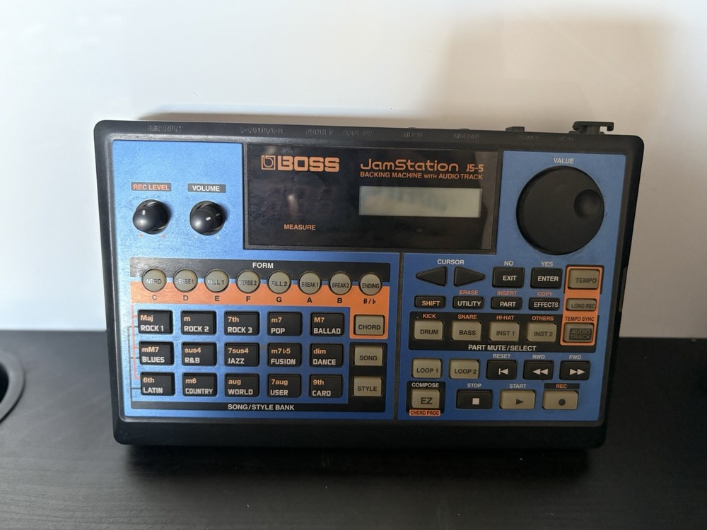 Boss JS-5 JamStation Backing Machine, Multi Effect Guitar W/ Power Supply & Box