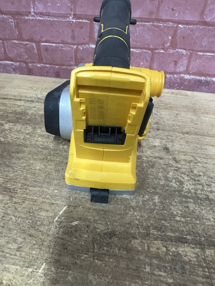 DEWALT 20v Max Wireless Handheld Planer (DCP580B) Tool Only USED