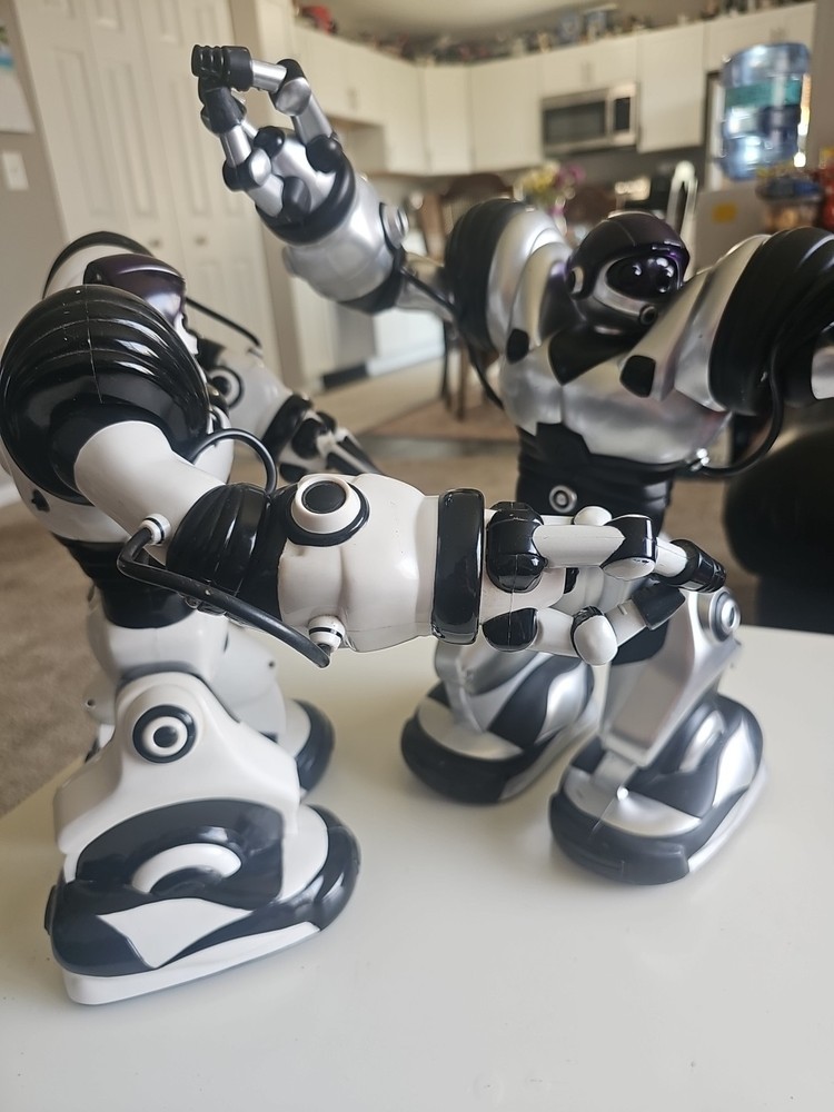 2 VINTAGE WOWWEE WHITE & BLACK ROBOSAPIEN ROBOT 2004 Untested Read