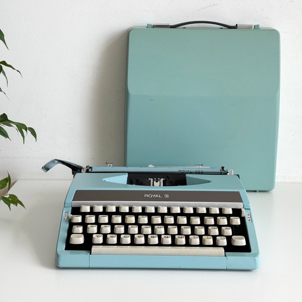Typewriter Royal 200 - Portable, 1960s, Professionally maintained, light blue