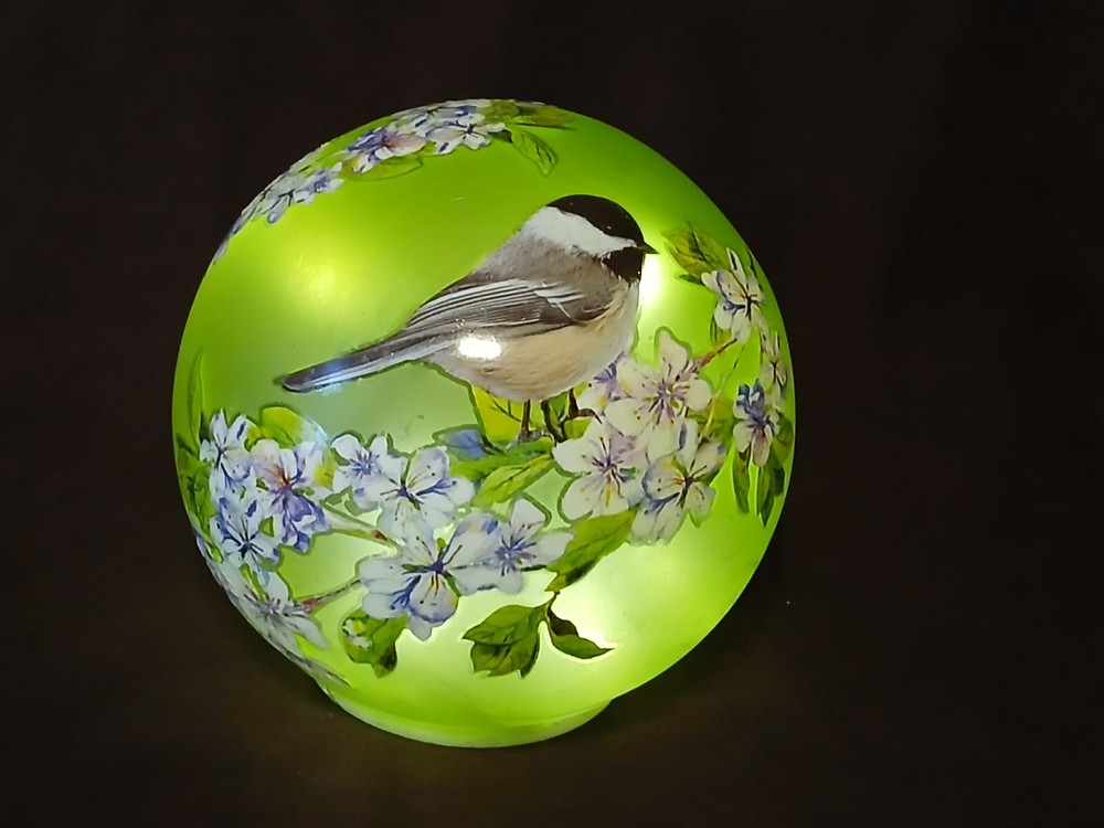 Plastic Ball Chickadee Bird Pattern Battery Operated Night Light