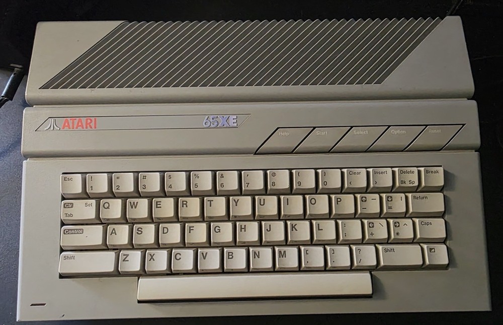 Vintage Atari 65XE Computer TESTED WORKS *READ*
