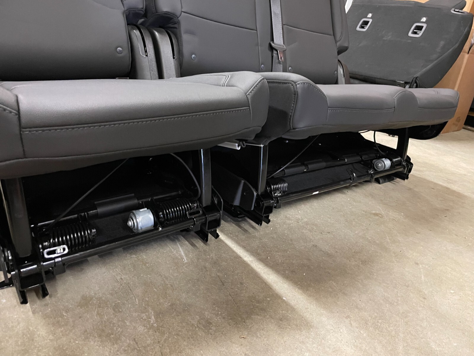 21-25 TAHOE YUKON ESCALADE SUBURBAN LEATHER 2ND ROW SEAT EBONY (JET BLACK) OEM