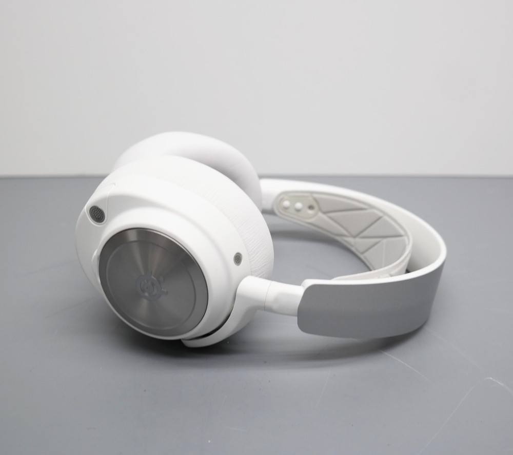 SteelSeries Arctis Nova Pro 61524 Wireless Multi Gaming Headset - White