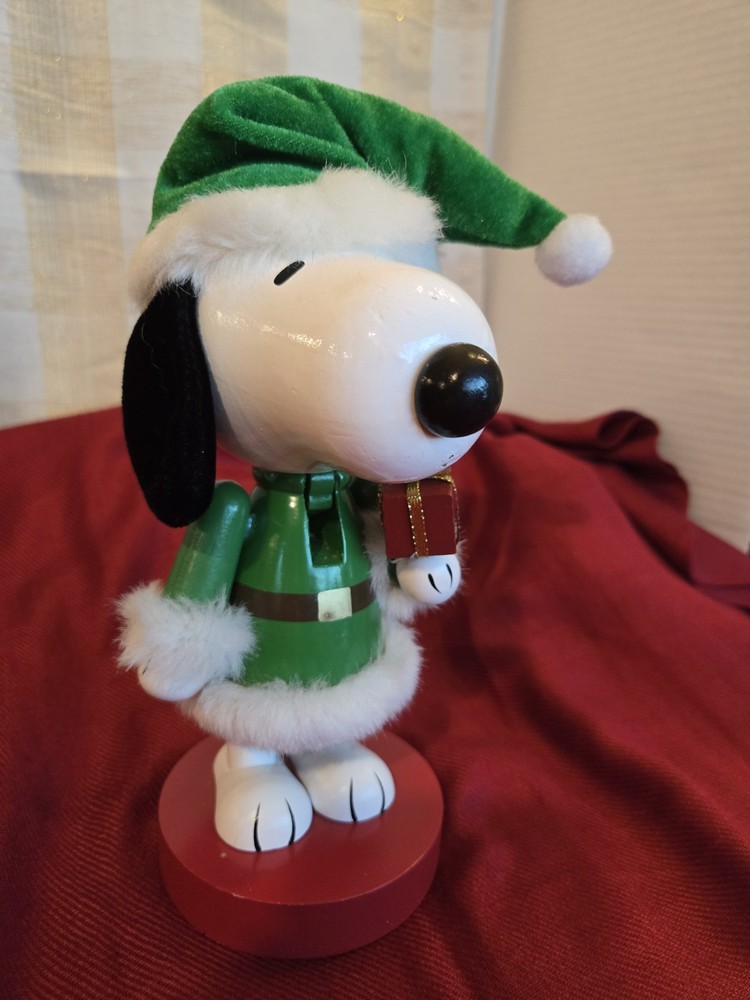 Peanuts Nutcracker Green Snoopy Santa Christmas 2016 9"