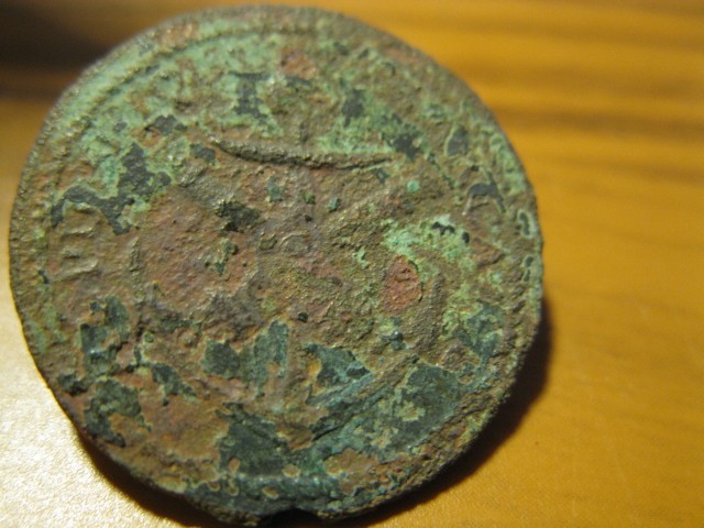 DETECTING FIND 23MMM  UNKNOWN MILITARY BUTTON ANCHOR BUTTON WRITING ON EDGES