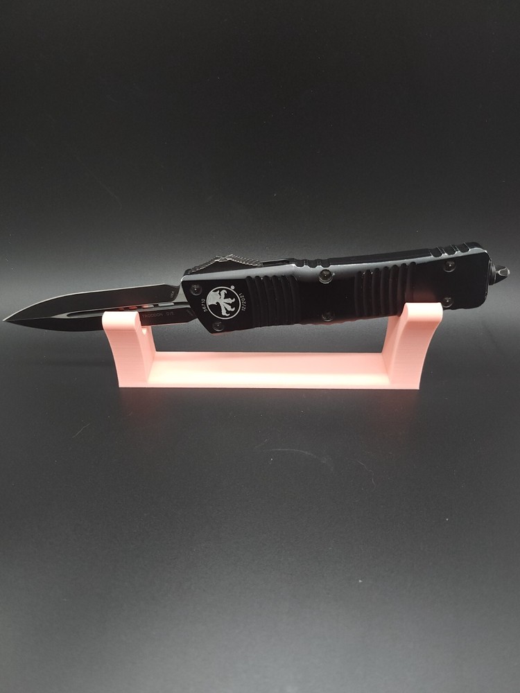 Pink Universal knife display stand