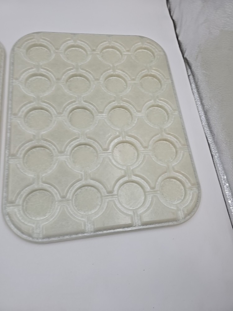 Couple Plastic Cafeteria Cup Trays