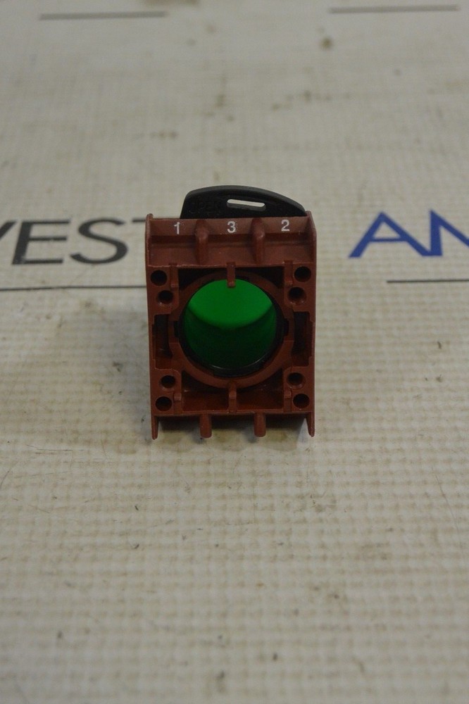 NEW GE C-2000 PUSHBUTTON 9XLVD GREEN LENS