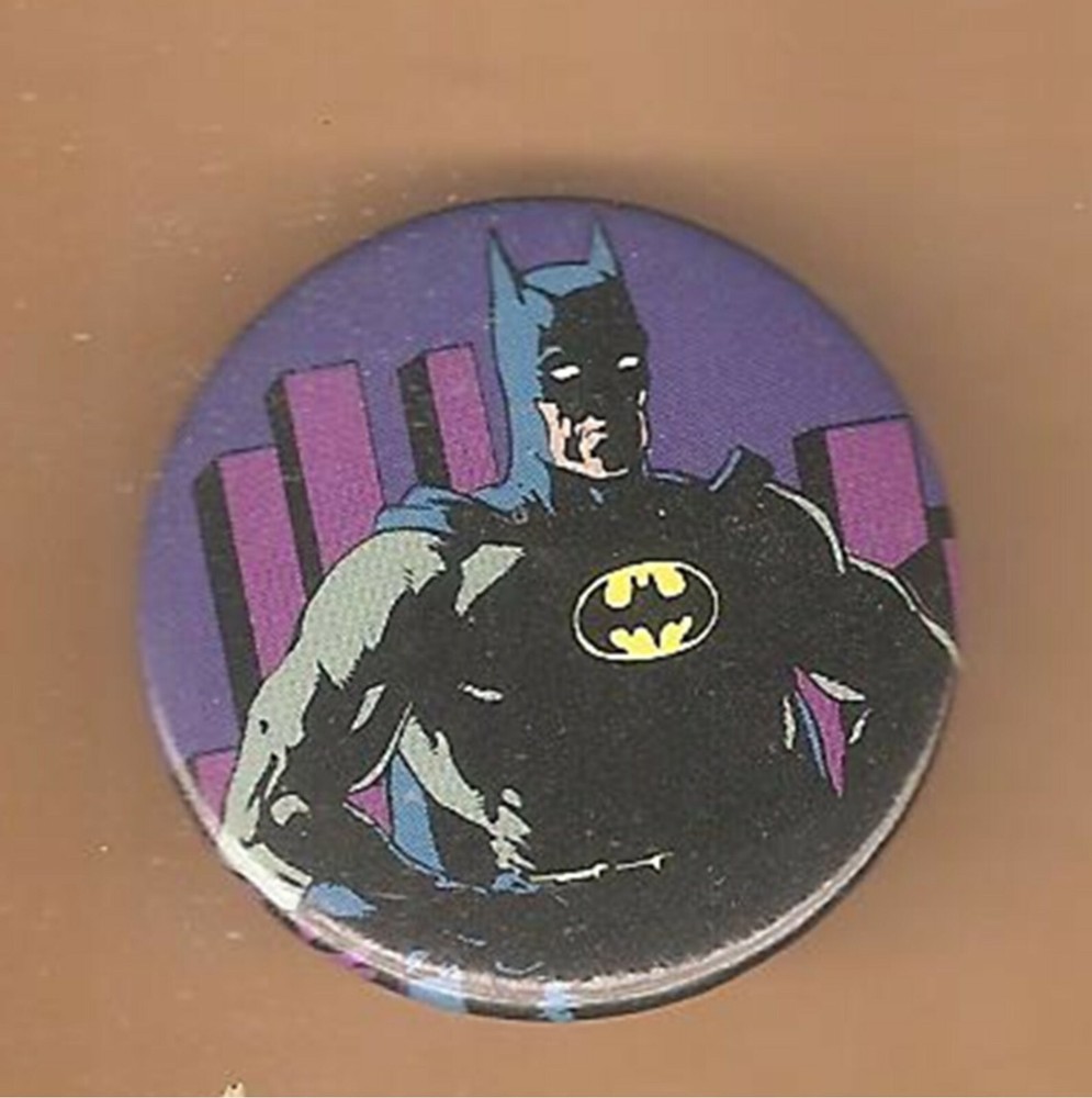 BATMAN ~ THE DARK KNIGHT ~  Licensed Lapel Button ~Excellent Condition