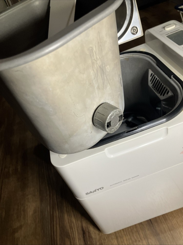 Sanyo SBM10 Automatic Bread Maker Machine Home Bakery