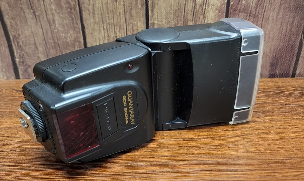 Quantaray QDC 900WA Camera Flash w/ Swivel & Tilt!