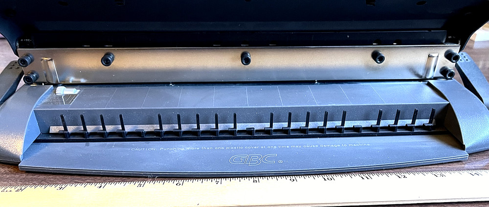 GBC Docubind Personal Presentation Binding System Machine ~ CombBIND ~ #7704100
