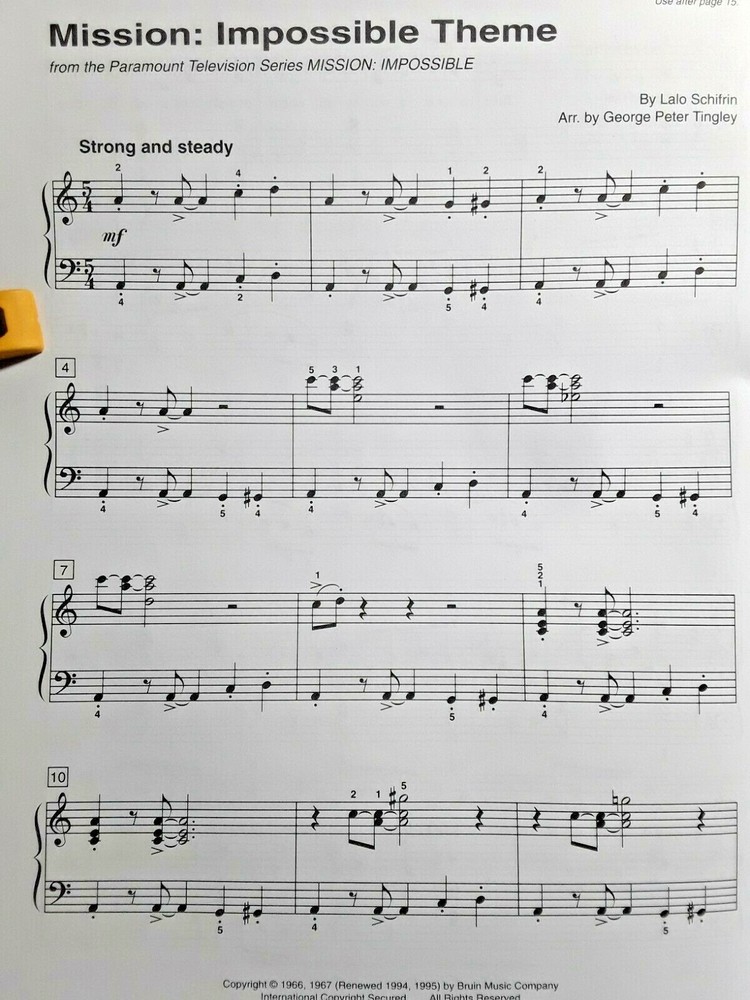 Alfred's Basic Piano Library "Solo Book, Level 4" - Top Hits