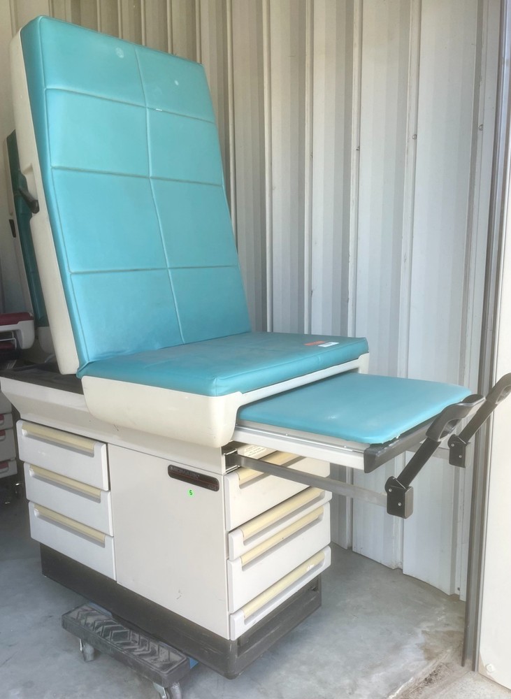 Midmark 404 Exam Table