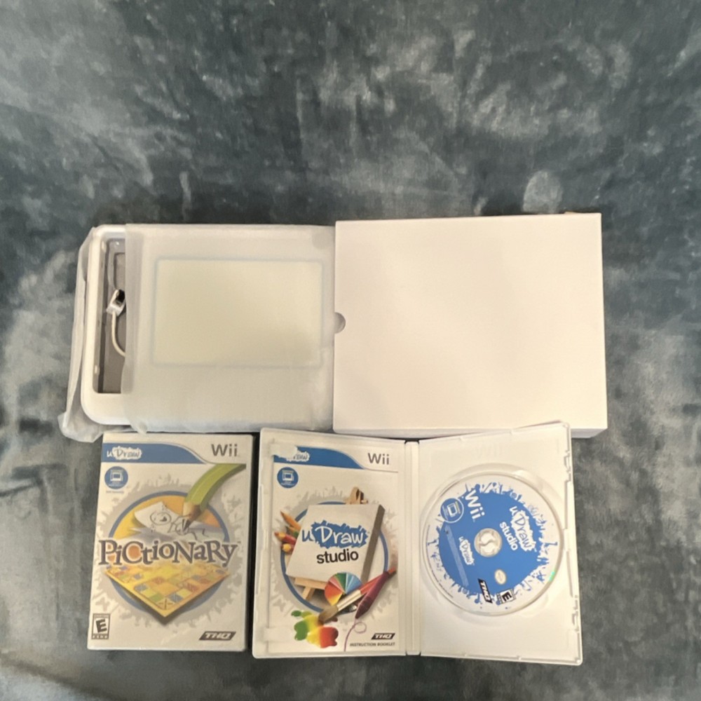 THQ uDraw GameTablet Bundle for Wii with uDraw Studio & Pictionary