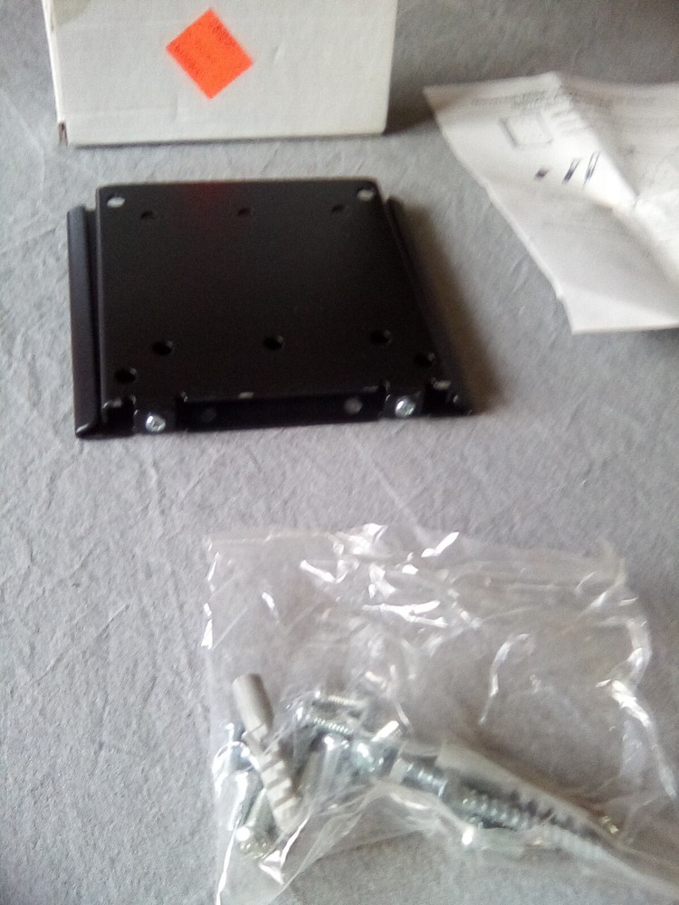 VESA Universal LCD/Plasma Walk Mount Q100MNT