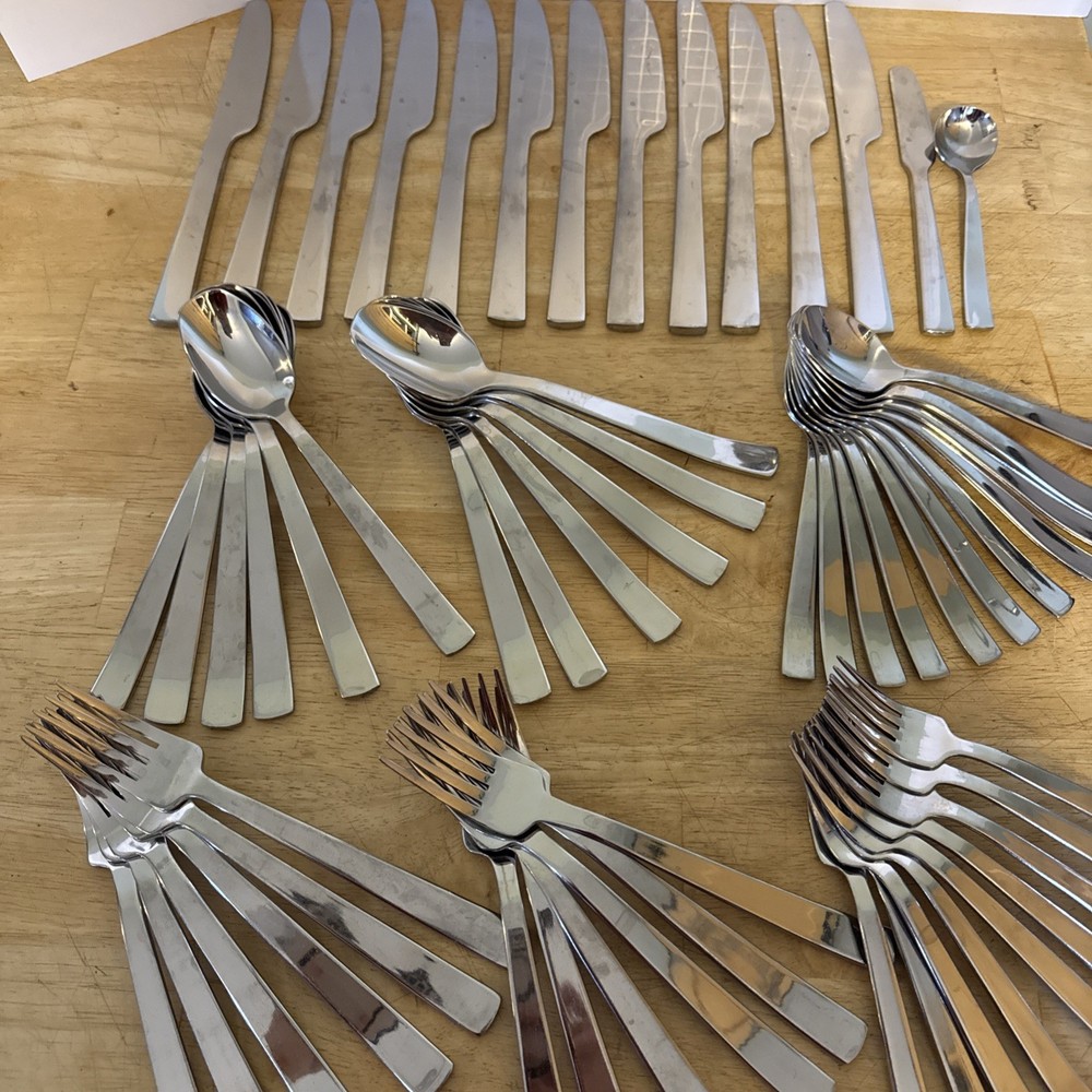 58 PC. GOURMET SETTINGS CAMI PATTERN GLOSSY STAINLESS FLATWARE SET.