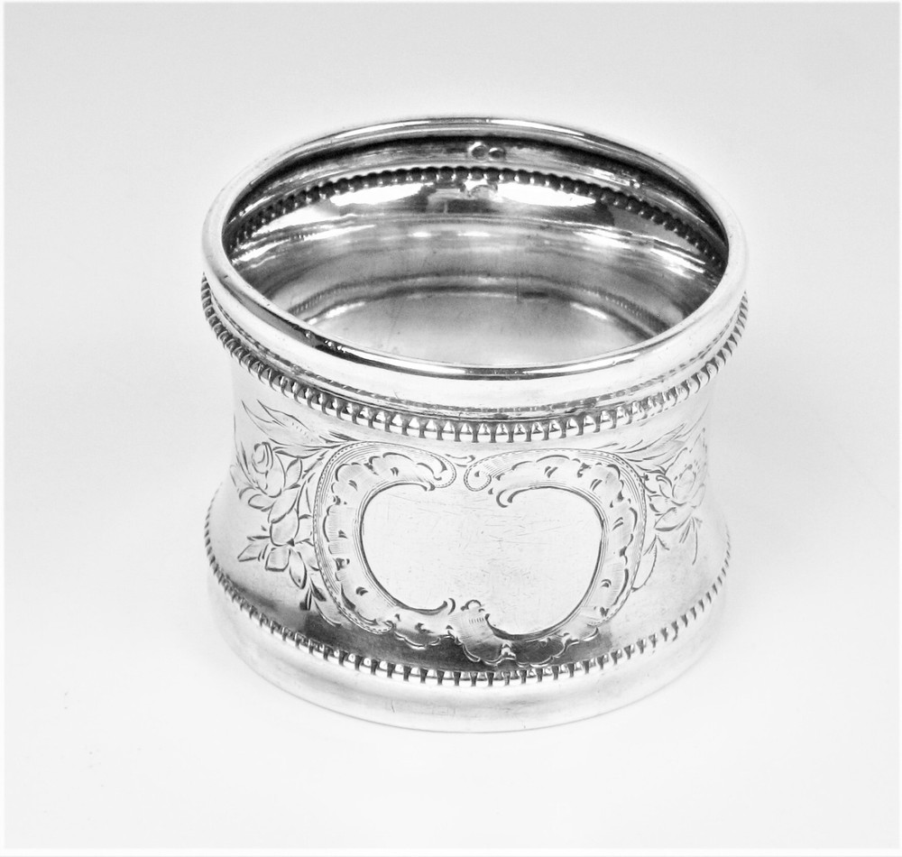 Napkin ring engraved and repousse work solid silver – 19th century