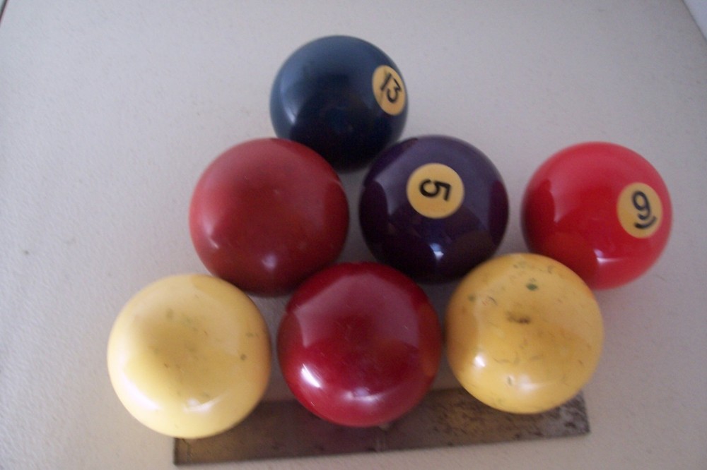 7 billiard balls vintage