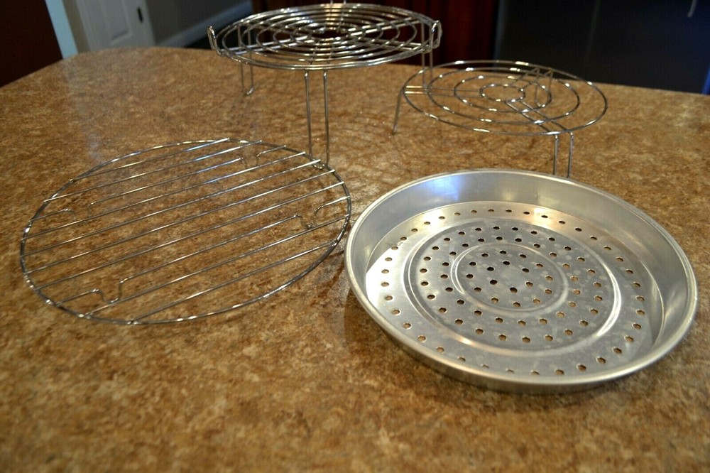 Set of 4 Galloping Gourmet Replacement Wire Racks & Pan