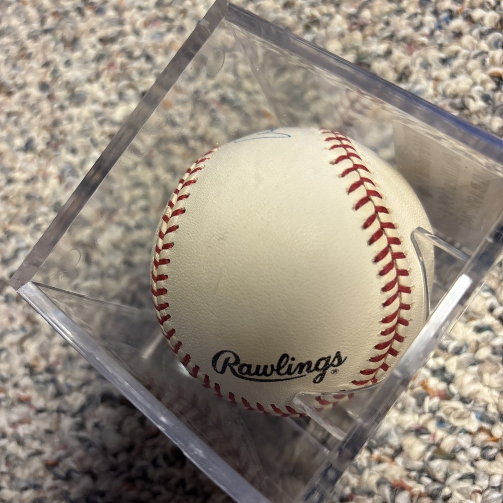 Wendell Magee Autographed Baseball With Case
