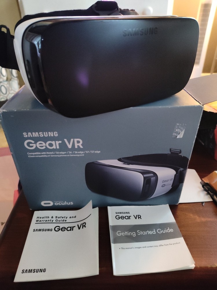 Samsung Gear VR Headset With Box And Instruction Guide