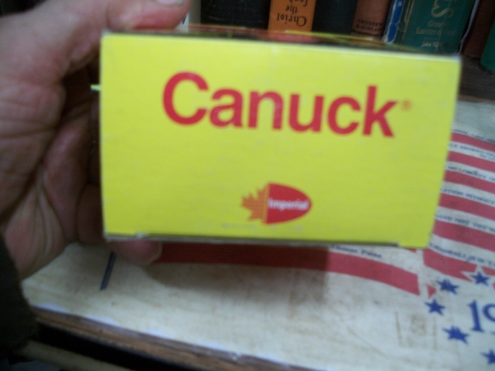 CANUCK IMPERIAL SHOTGUN SHELL BOX TARGET LOAD 12 GAUGE EMPTY BOX PLASTIC SHELL