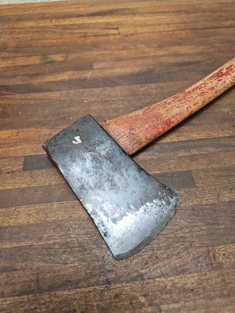 R32- 2 lb 15 oz Boys Axe USER unmarked  - PLUMB?