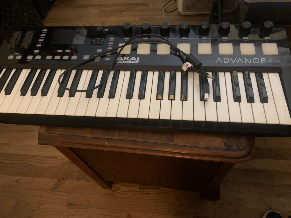 AKAI Advance 49 USB Keyboard Controller