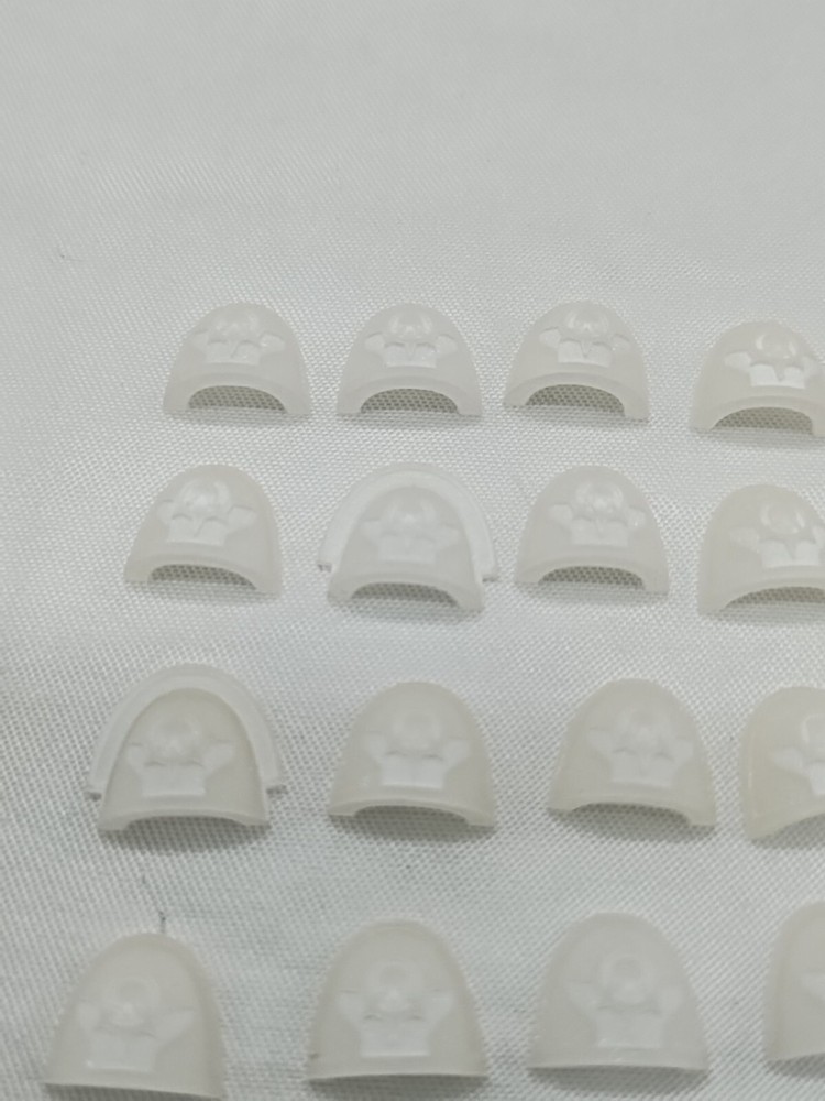 (21) Warhammer Shoulder Pad Bits And Pieces