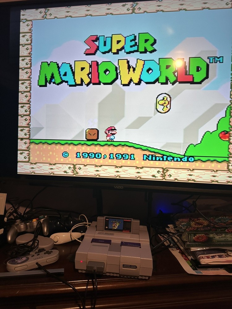 Super Nintendo SNES System Console With 2 Controllers, AC & A/V Cords 2 games