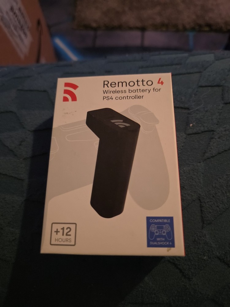 Remotto4 - Wireless Charger for PS4 Controller, Portable Battery for DualShoc...