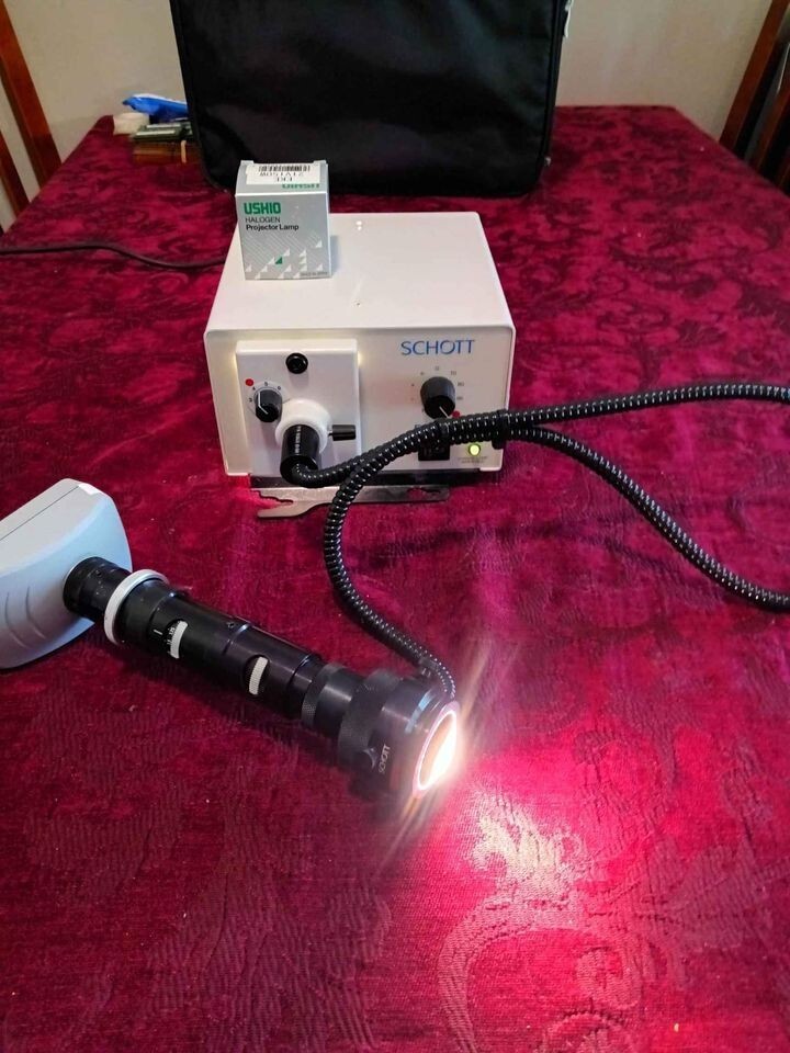 SCHOTT DCR III DC-REGULATED LIGHT SOURCE