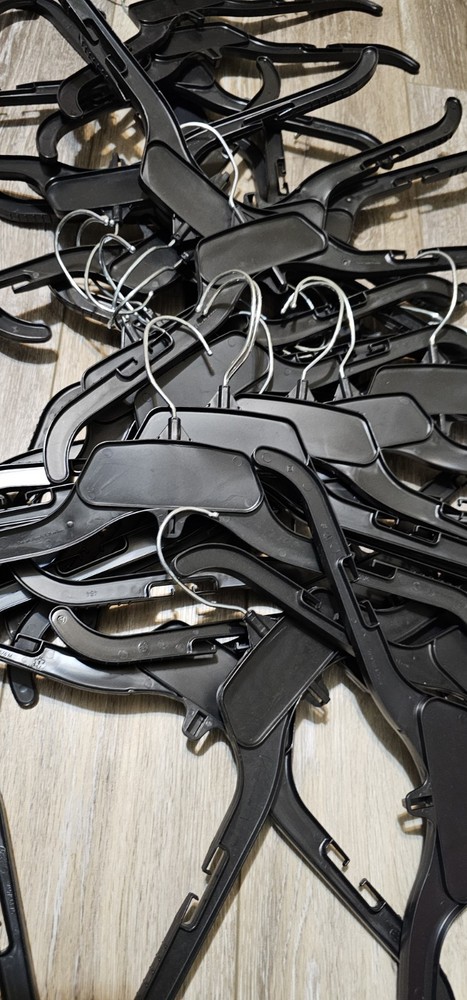 Clothes Hangers, Black, Plastic, (98PACK)