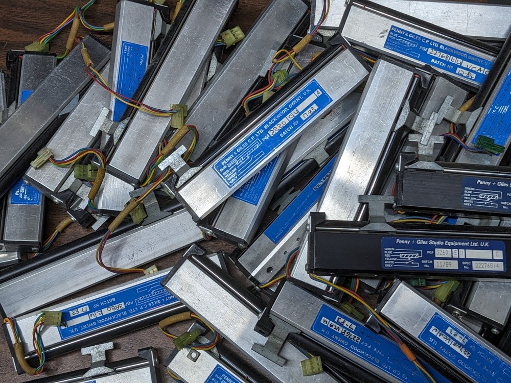 Penny & Giles P&G 2.5kohm log