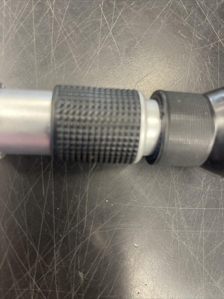 REED INSTRUMENTS R9600 Salinity Refractometer, 0-28% with ATC, +/-0.2% Accuracy